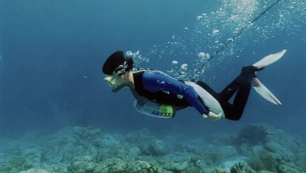 What happens if the snorkel floats while you’re underwater?
